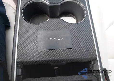 2020 Tesla Model 3 Performance Dual Motor All-Wheel Drive z USA, uszkodzony, nr VIN 5YJ3E1EC1LF784668